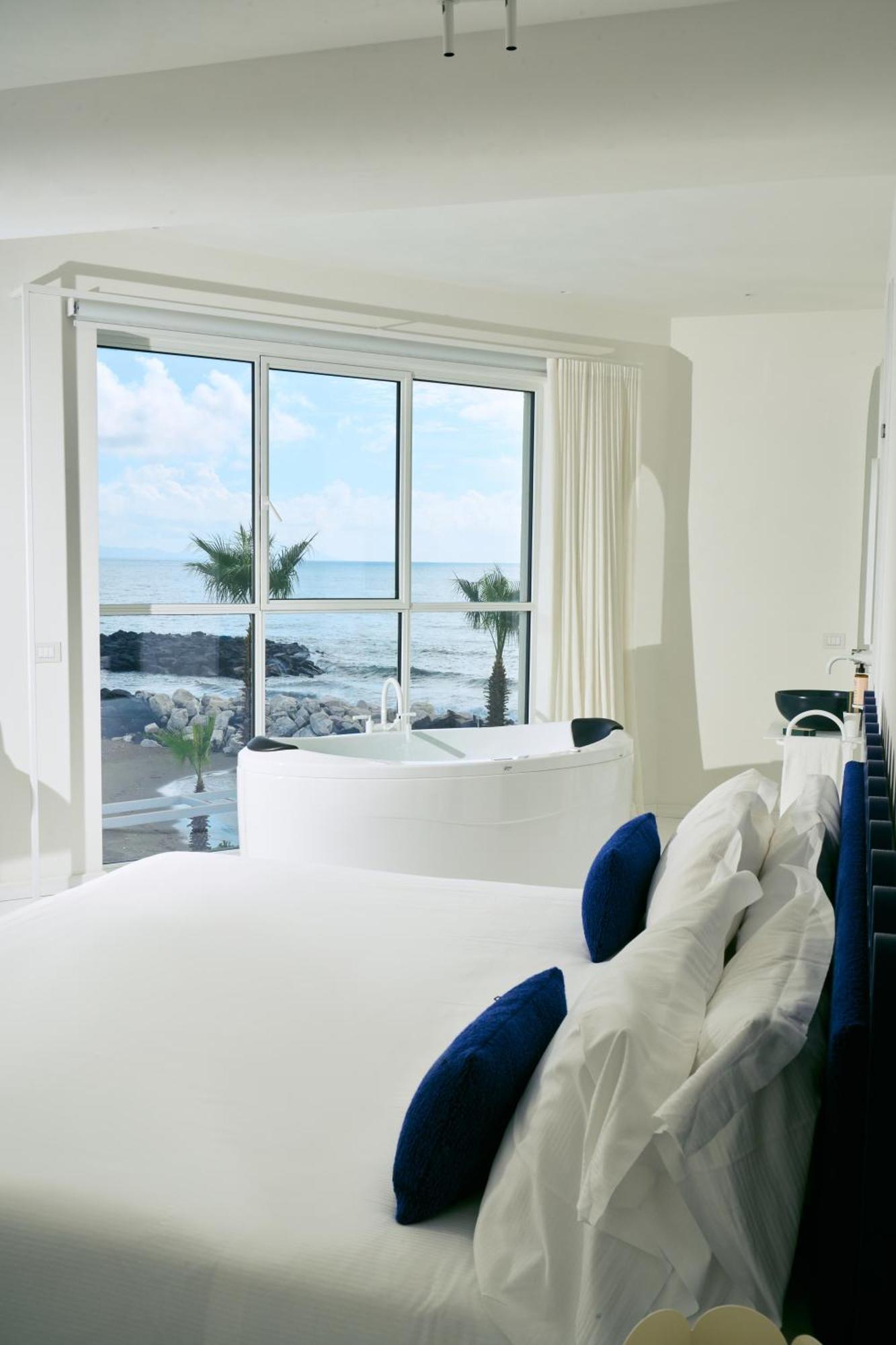 Calea Boutique Hotel Баколи Экстерьер фото