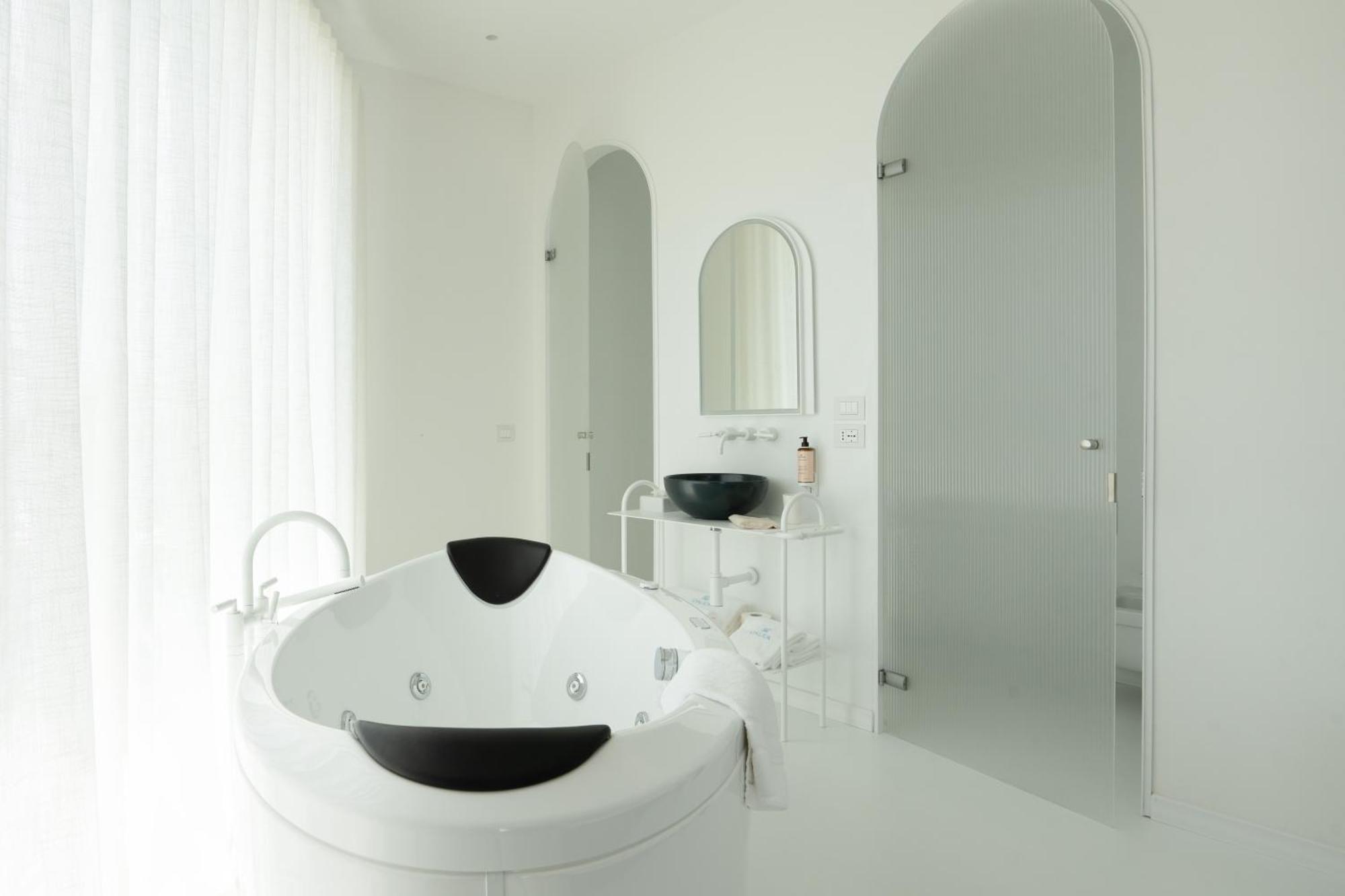Calea Boutique Hotel Баколи Экстерьер фото